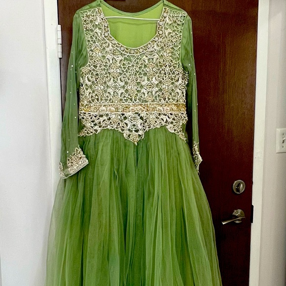 Green Pakistani/Indian Dress - Picture 1 of 3